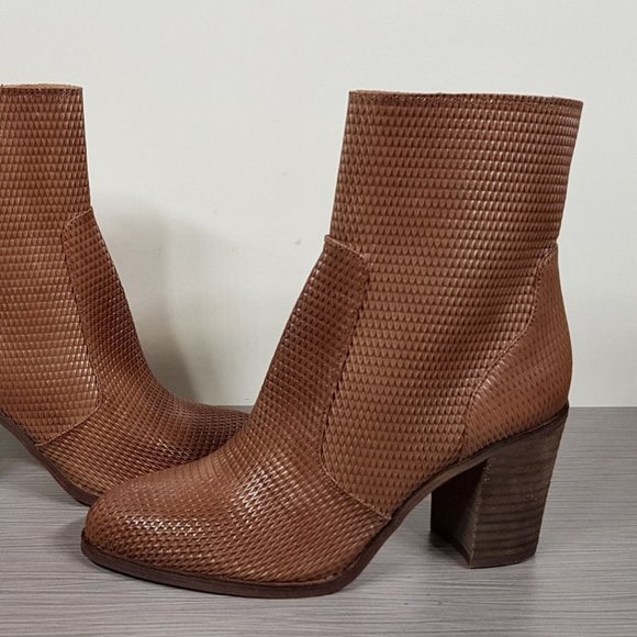 Hinge Daphne Bootie, Cognac Leather, Womens Size 7 - Picture 7 of 9